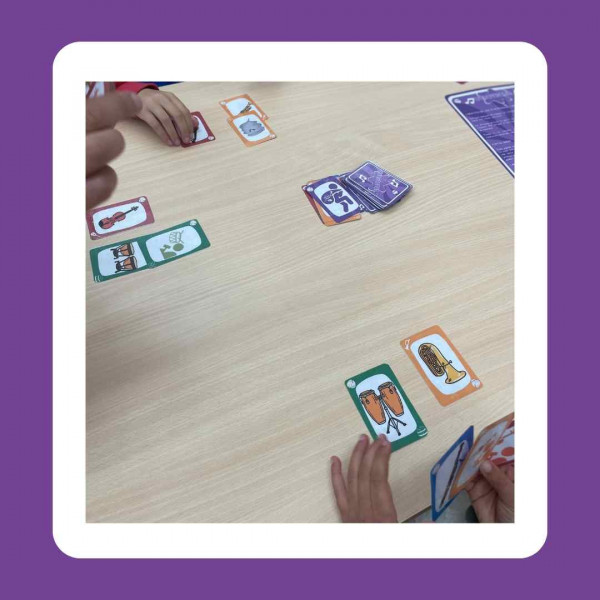 CAT L'orquestra: Joc de cartes @musicalitza