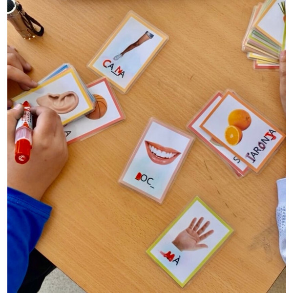 Targetes de vocabulari autocorretives